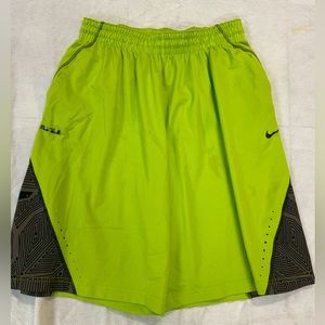 NIKE Lebron James green athletic shorts men’s size Large